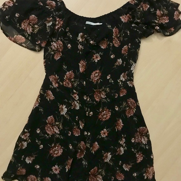 Off the shoulder floral romper - Picture 2 of 4